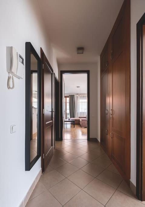 Appartamento Bright Downtown Balcony Retreat Budapest Esterno foto