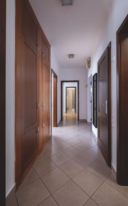 Appartamento Bright Downtown Balcony Retreat Budapest Esterno foto